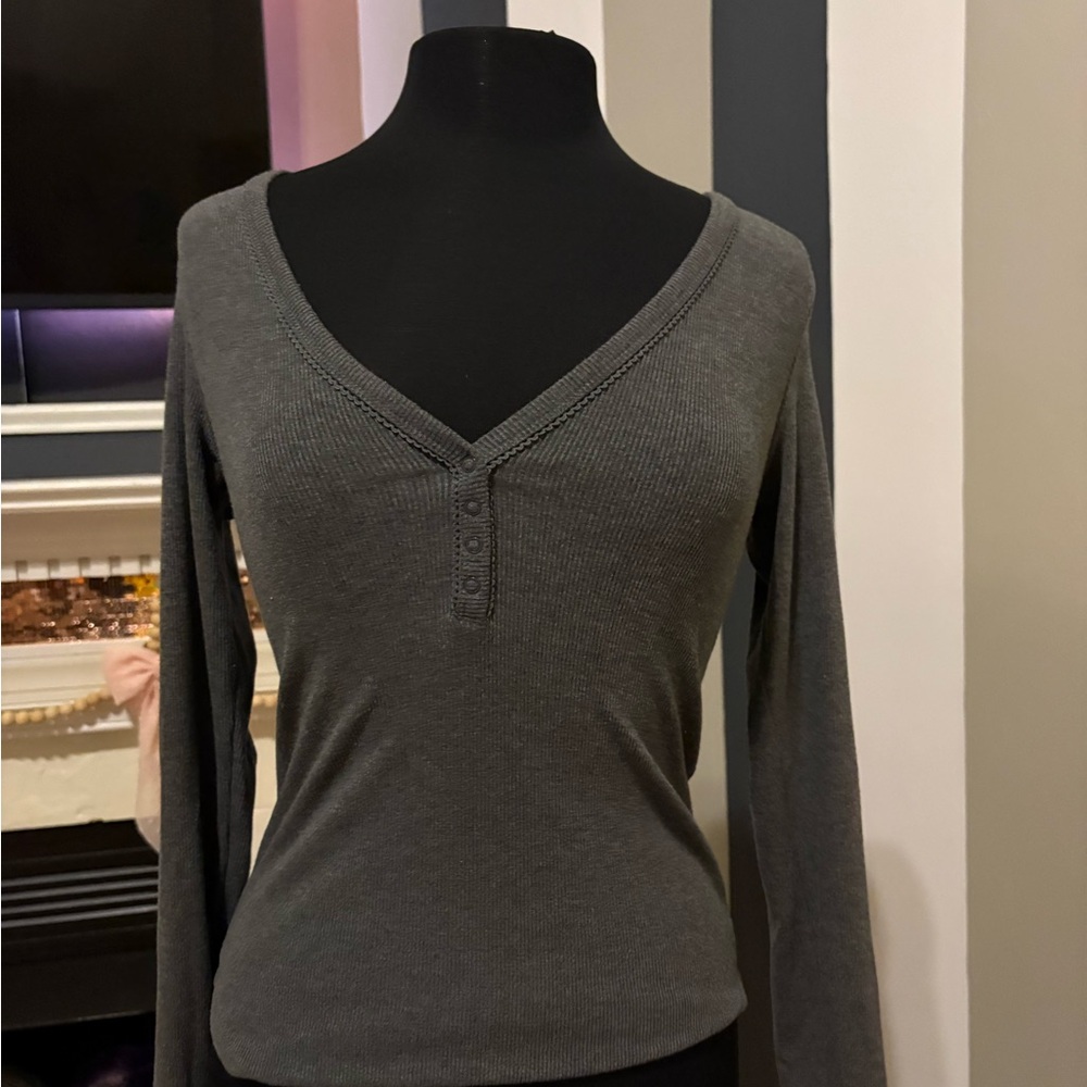 American Eagle Outfitters Charcoal Long Sleeve V-Neck Top